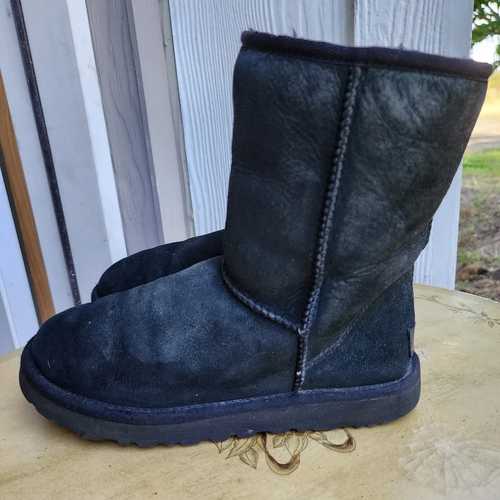 UGG Size 8 Black Suede Classic Short Boots Winter Shoes Y2K Cozy Scandinavian